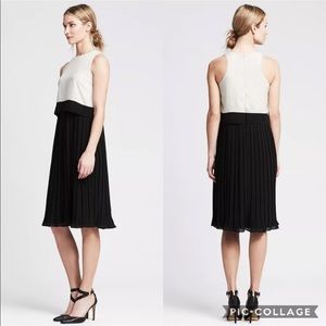 BANANA REPUBLIC - Modern B&W Racerback Dress - Sz 2